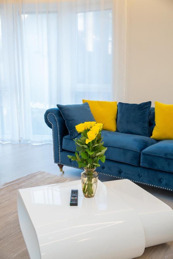 Luxurious Blue&Yellow Apartment In Kaunas Center Exterior foto