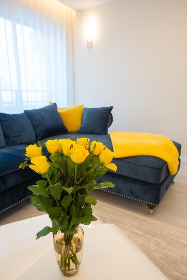 Luxurious Blue&Yellow Apartment In Kaunas Center Exterior foto